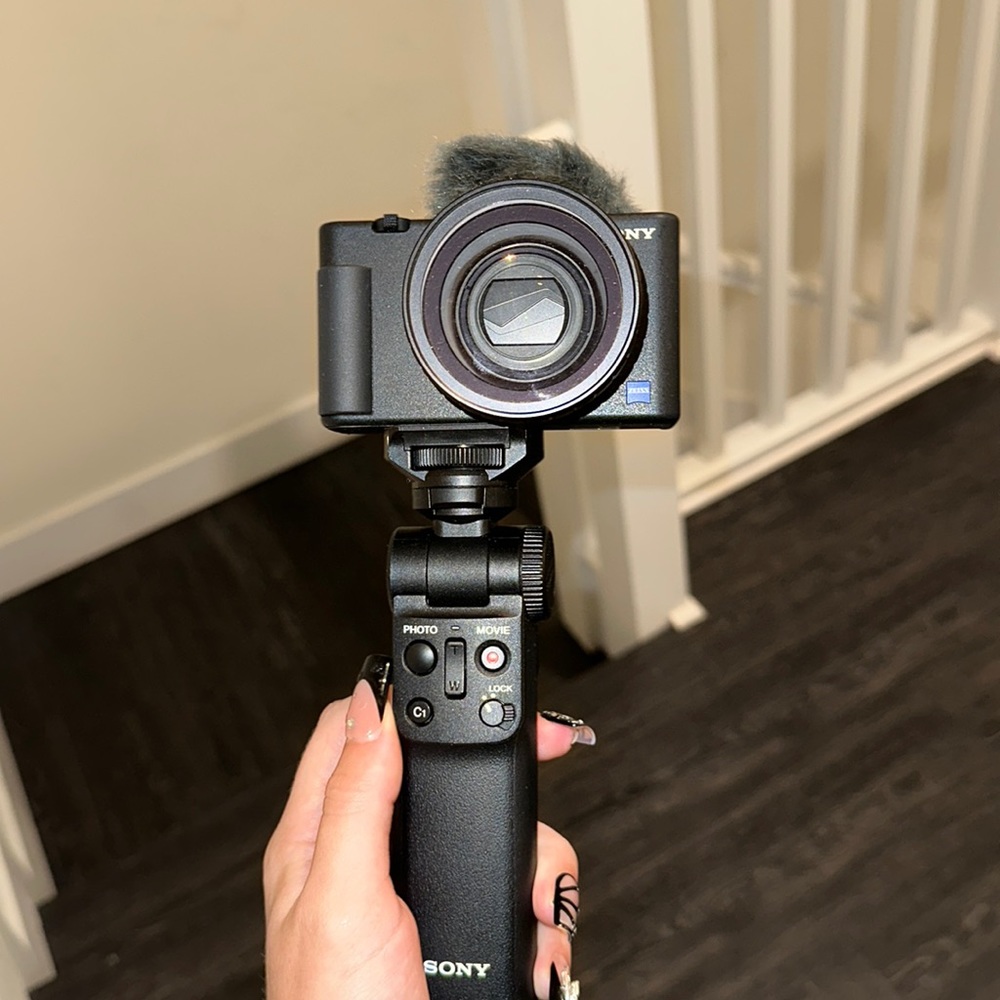 Sony ZV-1 With Bluetooth Tripod